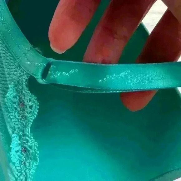 Victoria's Secret Angels Bra No Wire Plunge 34D - Picture 3 of 6